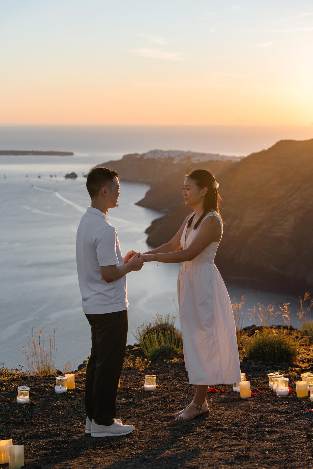 Talking through the evening's plan hand in hand at the caldera's edge