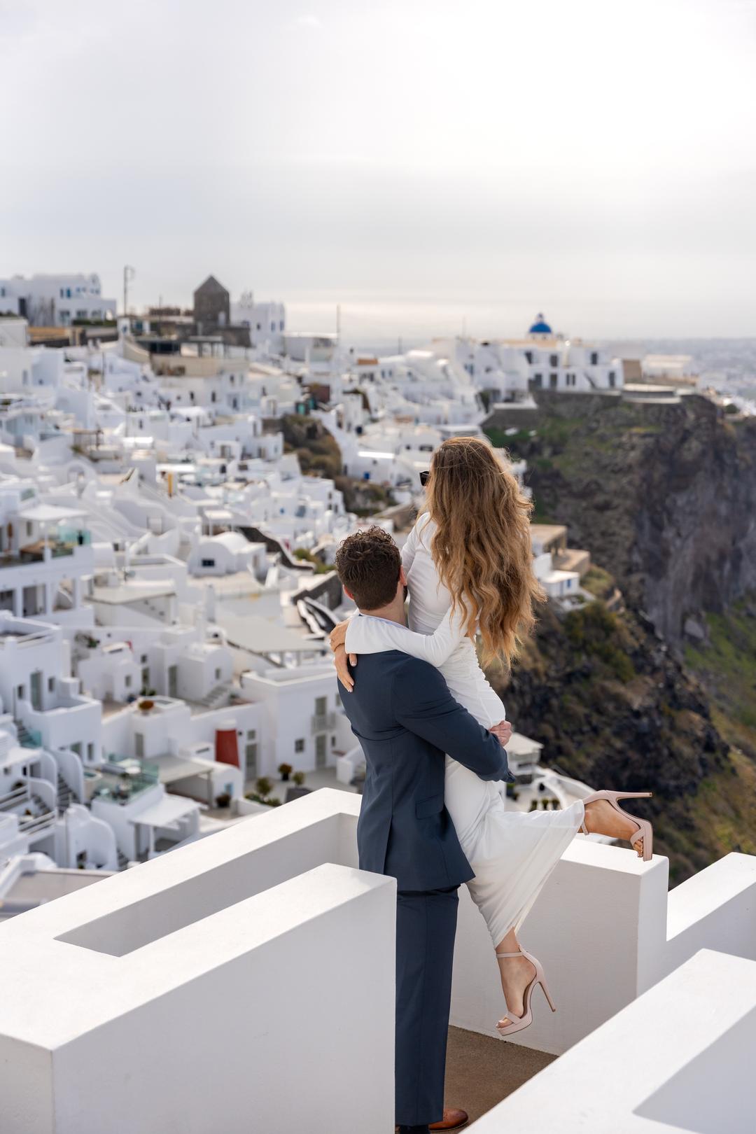 Nothing staged: a couple laughing above Skaros Rock in the evening light